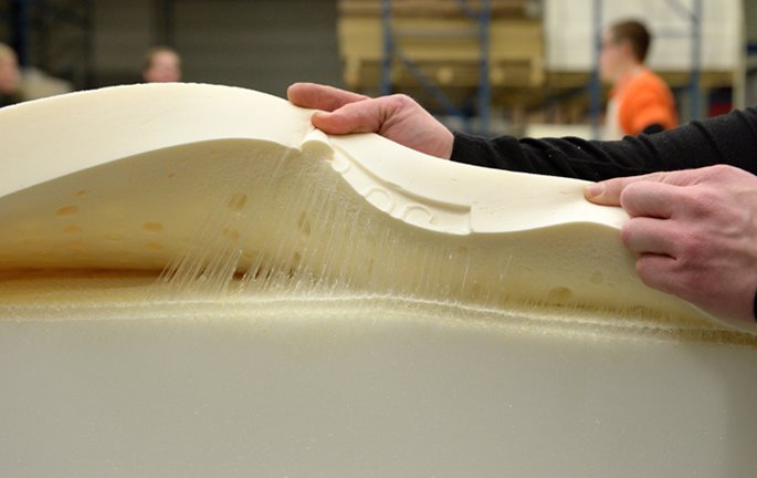 Adhesives legs after first contact