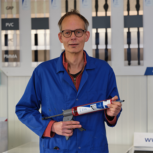 Henry Veneman Technical Product Manager bij SABA in blauwe overall